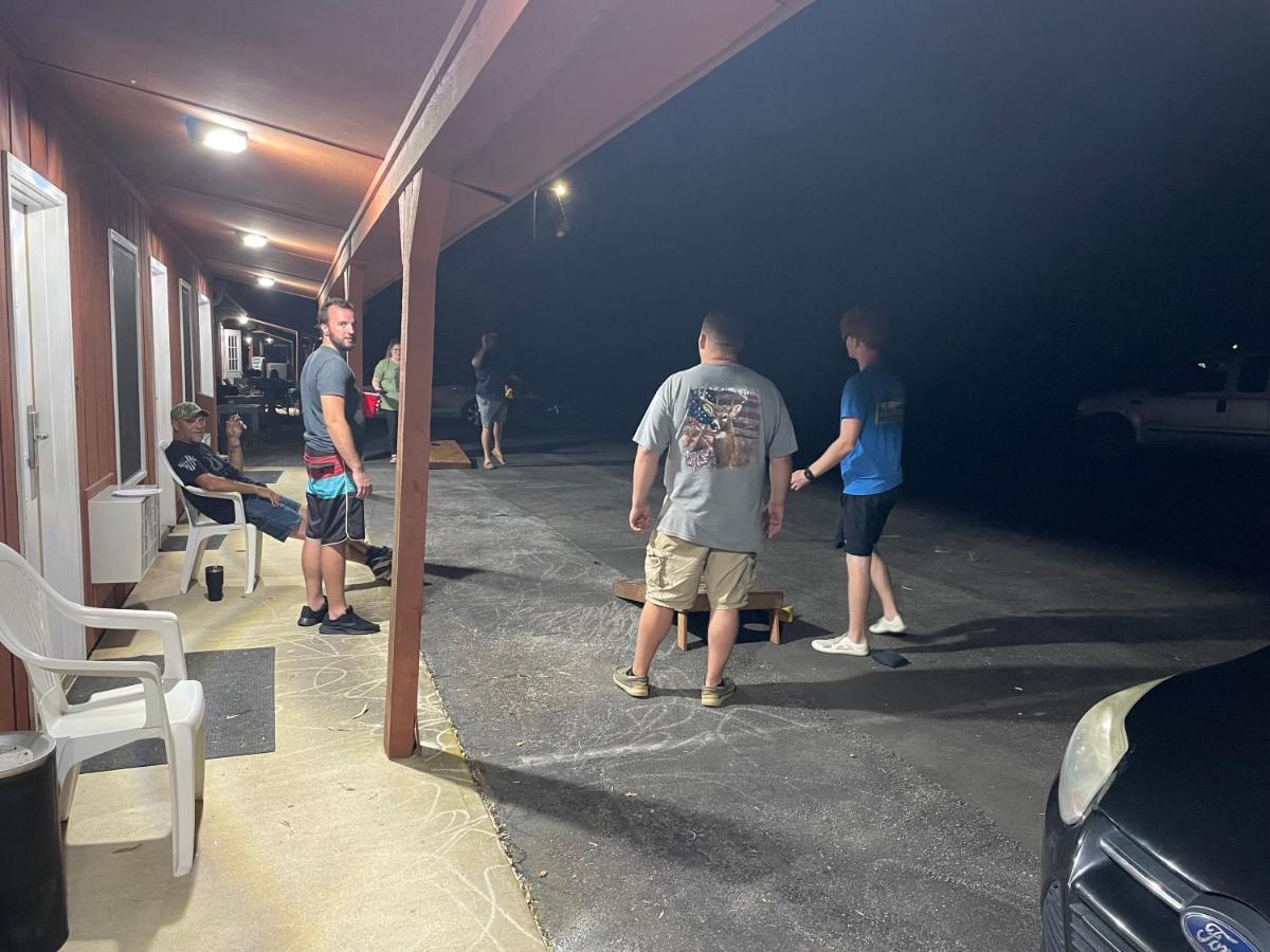 Pine Valley Motel Spruce Pine ภายนอก รูปภาพ