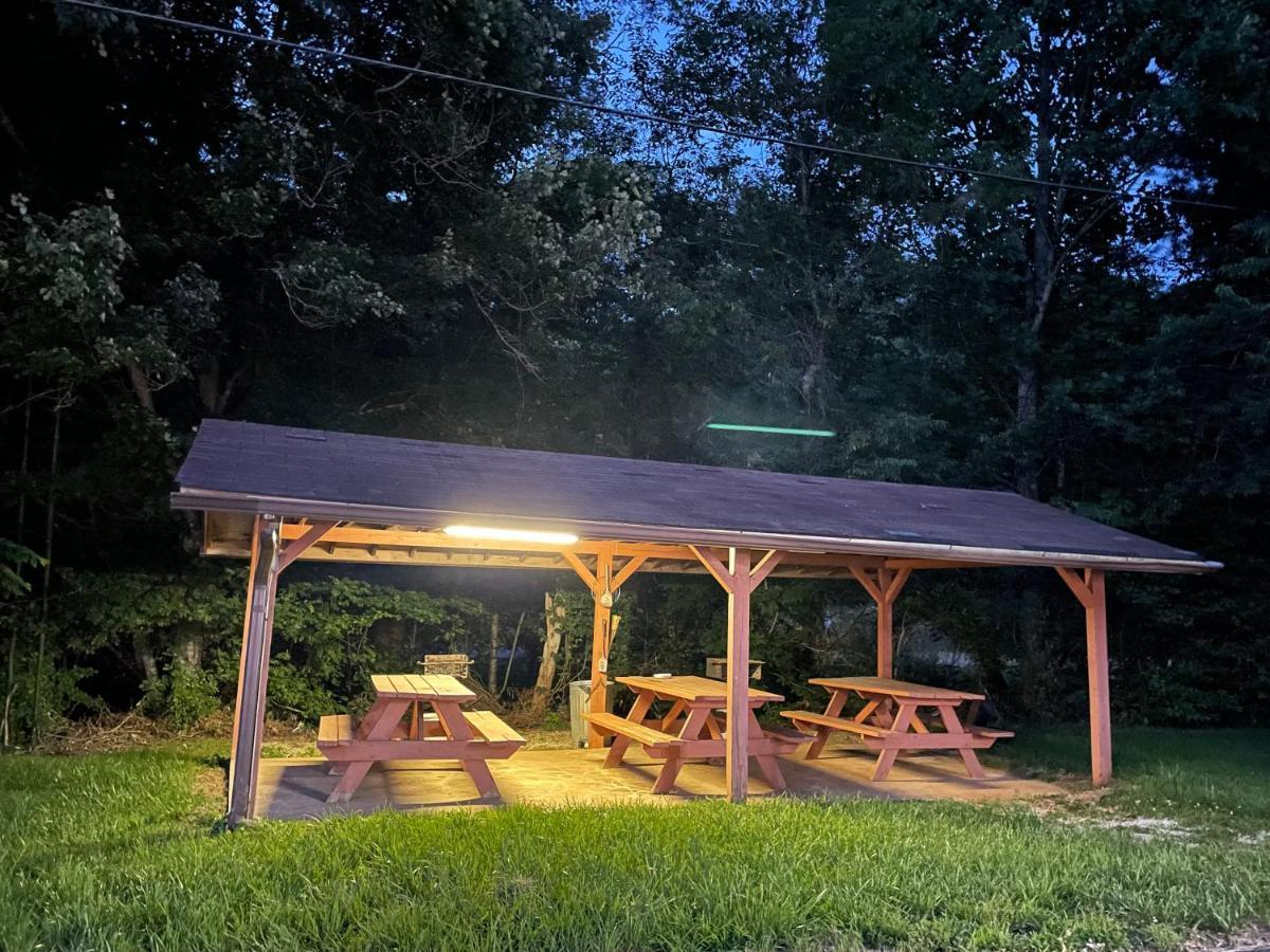 Pine Valley Motel Spruce Pine ภายนอก รูปภาพ