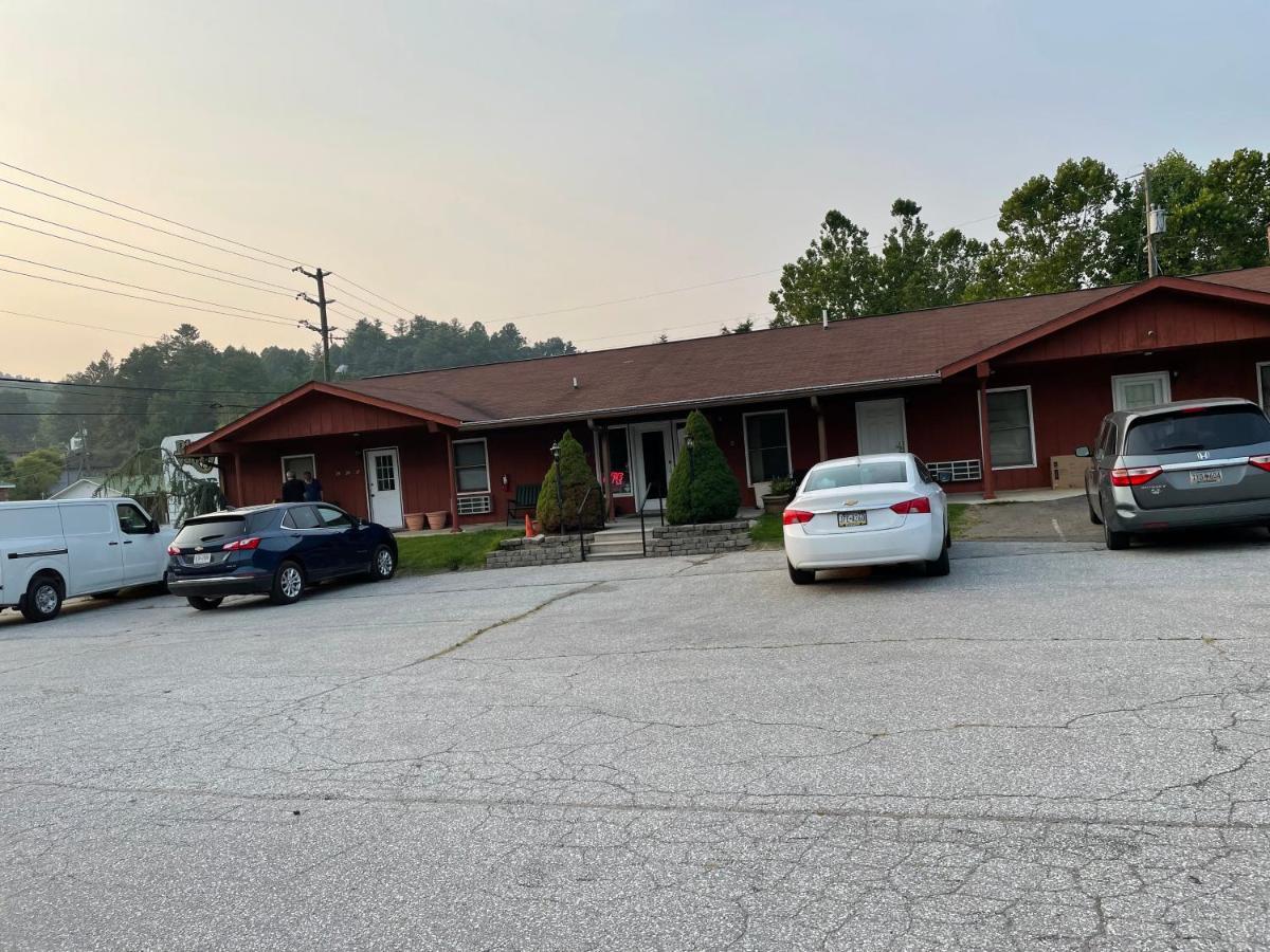 Pine Valley Motel Spruce Pine ภายนอก รูปภาพ