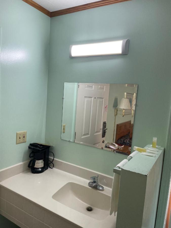 Pine Valley Motel Spruce Pine ภายนอก รูปภาพ