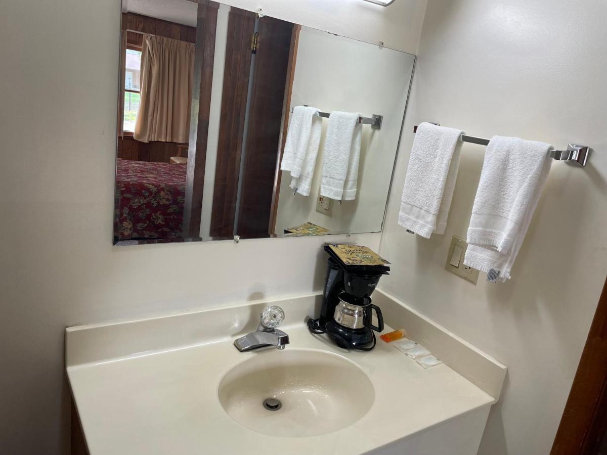Pine Valley Motel Spruce Pine ภายนอก รูปภาพ