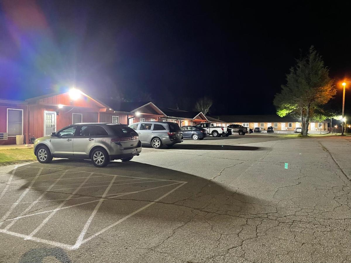 Pine Valley Motel Spruce Pine ภายนอก รูปภาพ