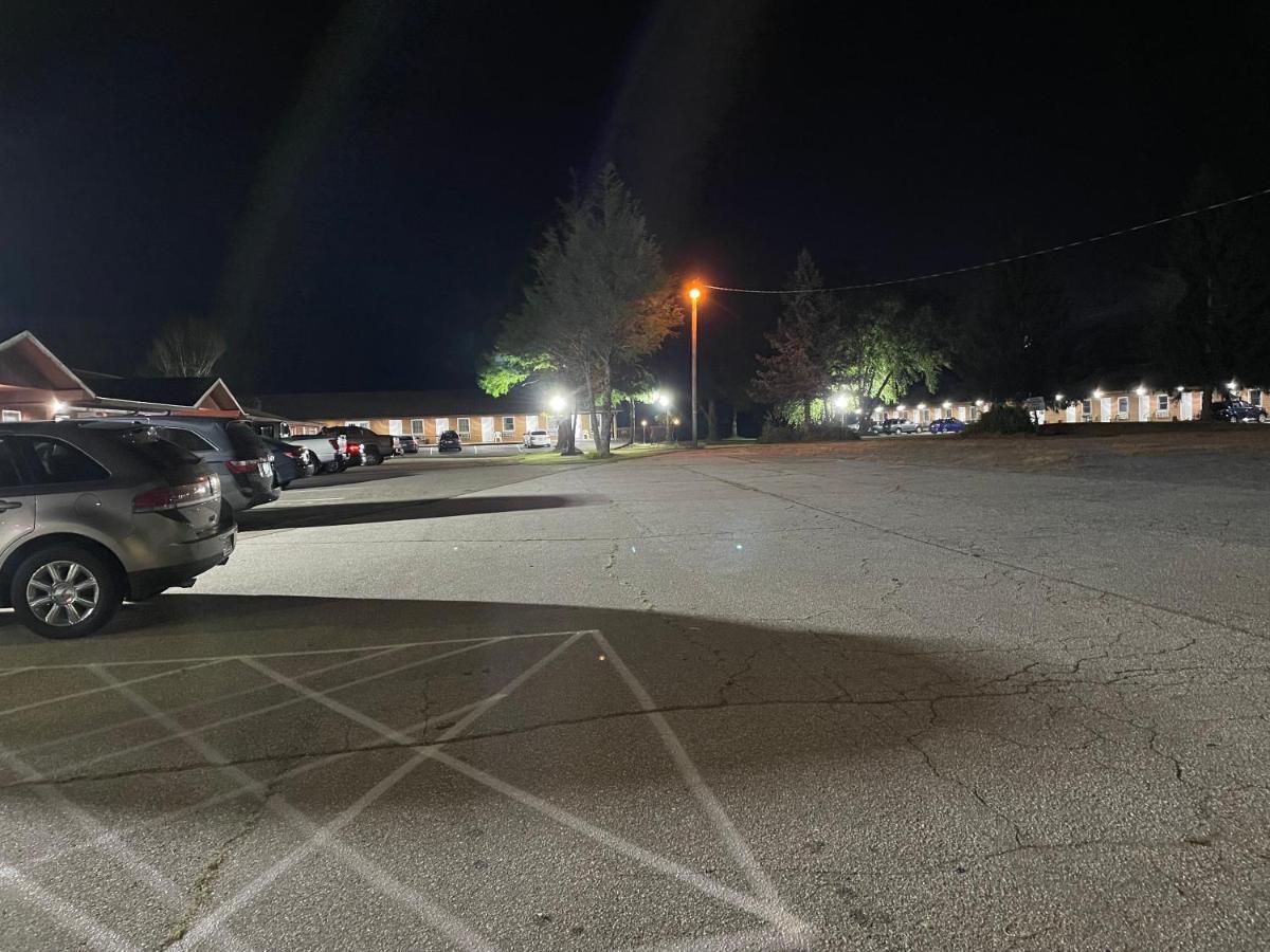 Pine Valley Motel Spruce Pine ภายนอก รูปภาพ